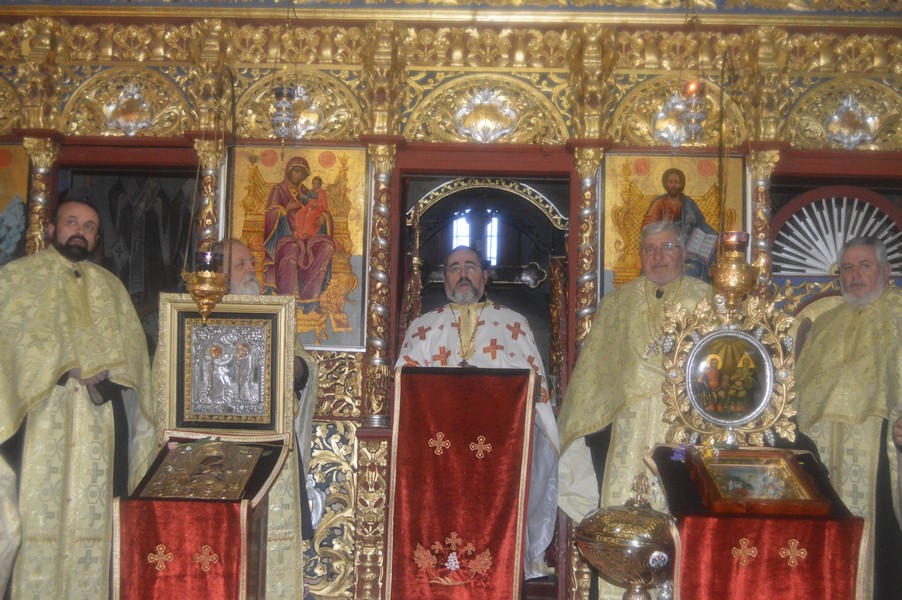 Sfintele icoane, cinstite prin procesiune la Târgu Ocna (GALERIE FOTO)