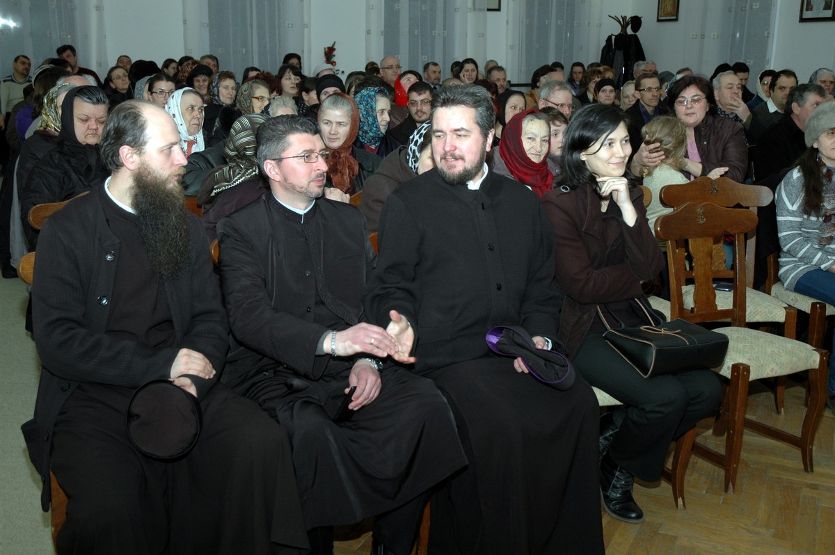 Seară catehetică consacrată Sfintei Liturghii, la Botoşani
