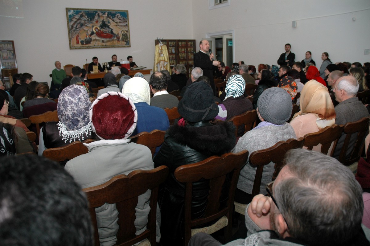 Seară catehetică consacrată Sfintei Liturghii, la Botoşani