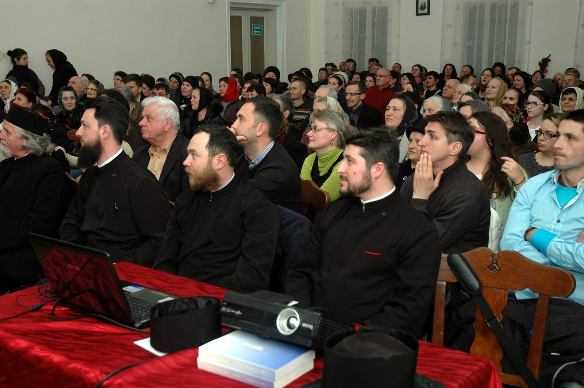 Seară catehetică consacrată Sfintei Liturghii, la Botoşani