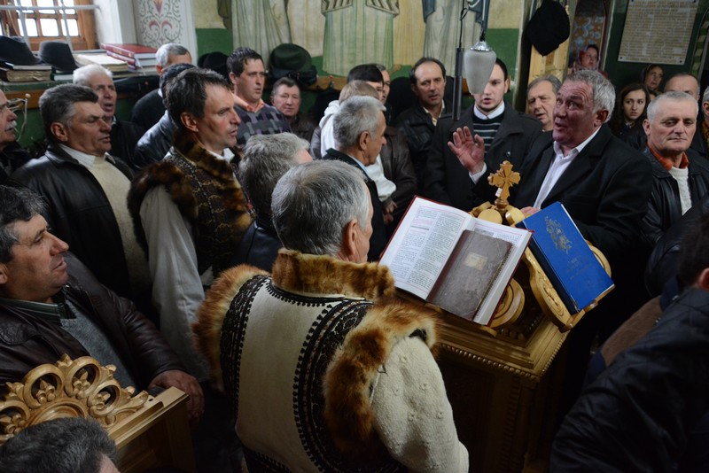 Liturghie arhierească în Parohia Fundu Moldovei