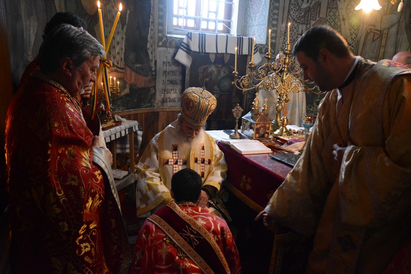 Liturghie arhierească în Parohia Fundu Moldovei