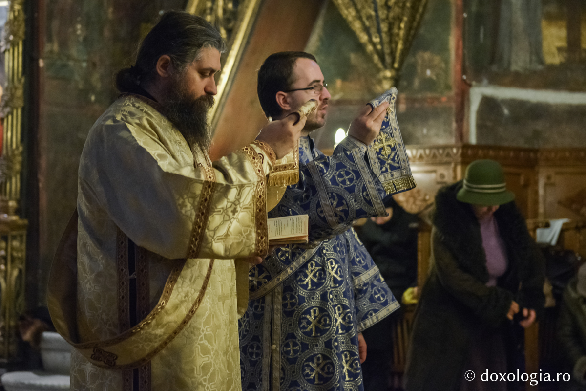 Învăţăm rugându-ne şi ne rugăm învăţând