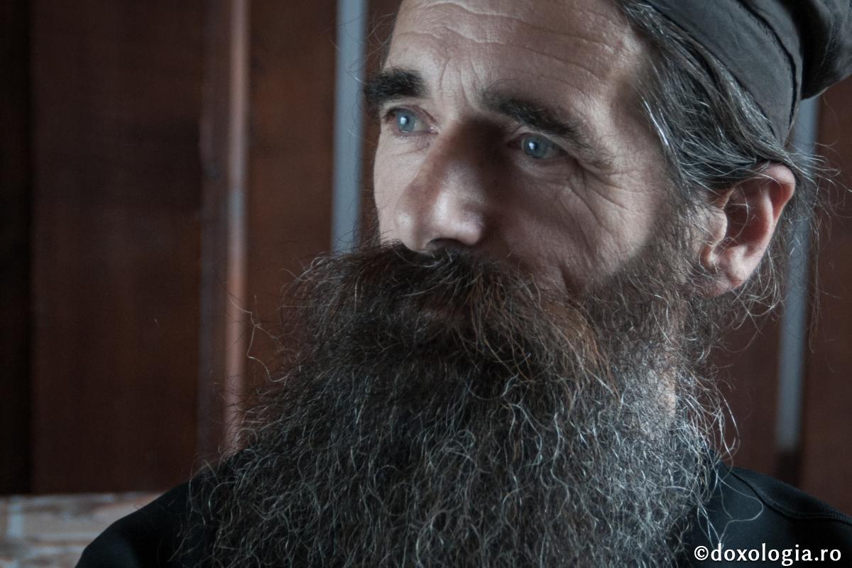 „Pentru că n-avem dragostea de Dumnezeu pentru a împlini virtuțile, să avem cel puțin smerenie!”