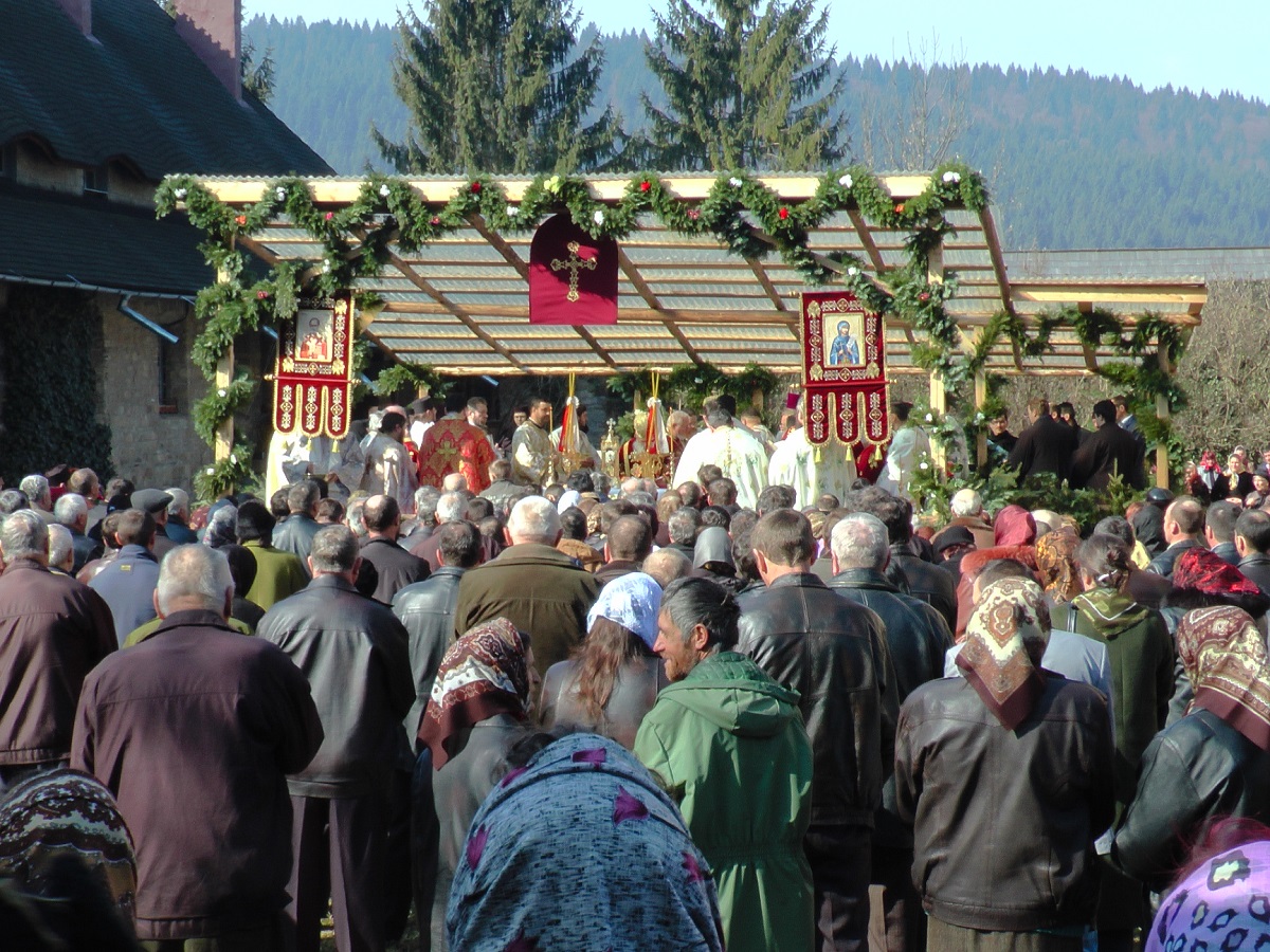 Slujbă cu doi arhierei la hramul Mănăstirii Moldoviţa