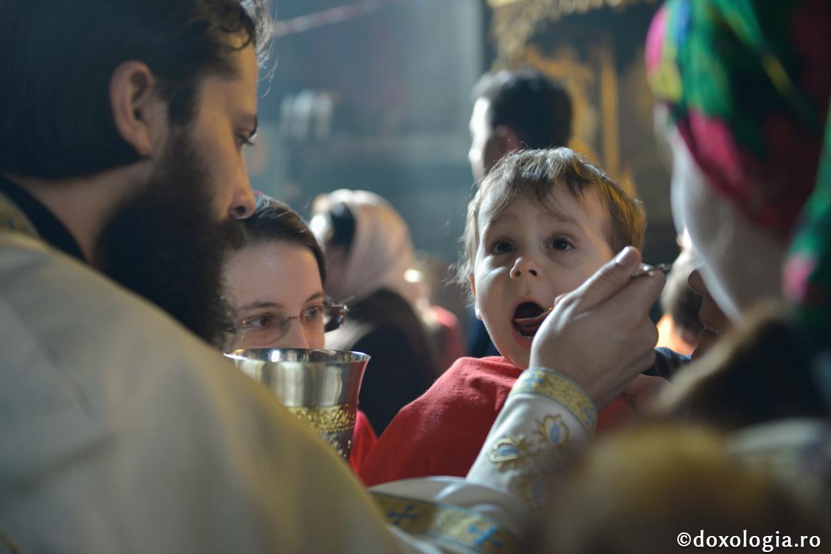 Fetiţa care „s-a mântuit”