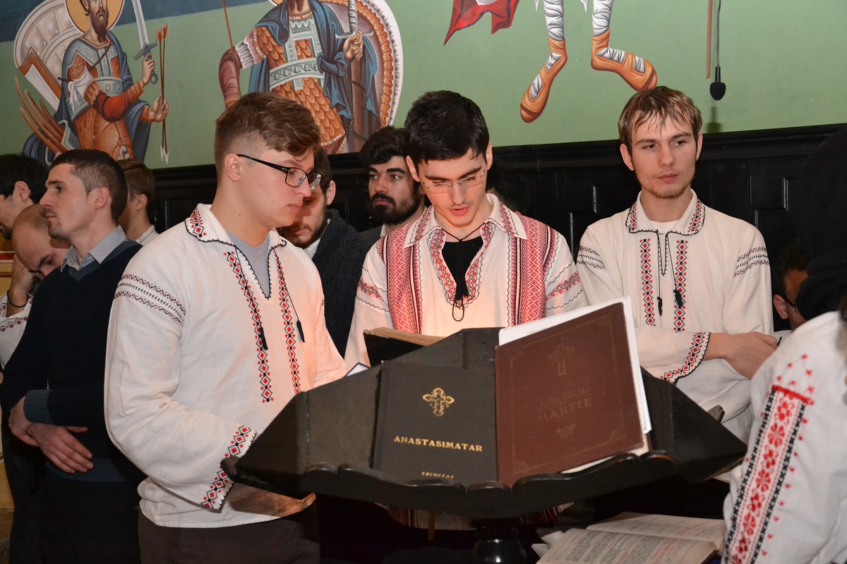 Liturghie arhierească pentru tinerii din ASCOR şi ATOR Liturghie arhierească pentru tinerii din ASCOR şi ATOR