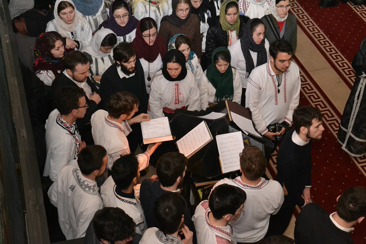 Liturghie arhierească pentru tinerii din ASCOR şi ATOR Liturghie arhierească pentru tinerii din ASCOR şi ATOR