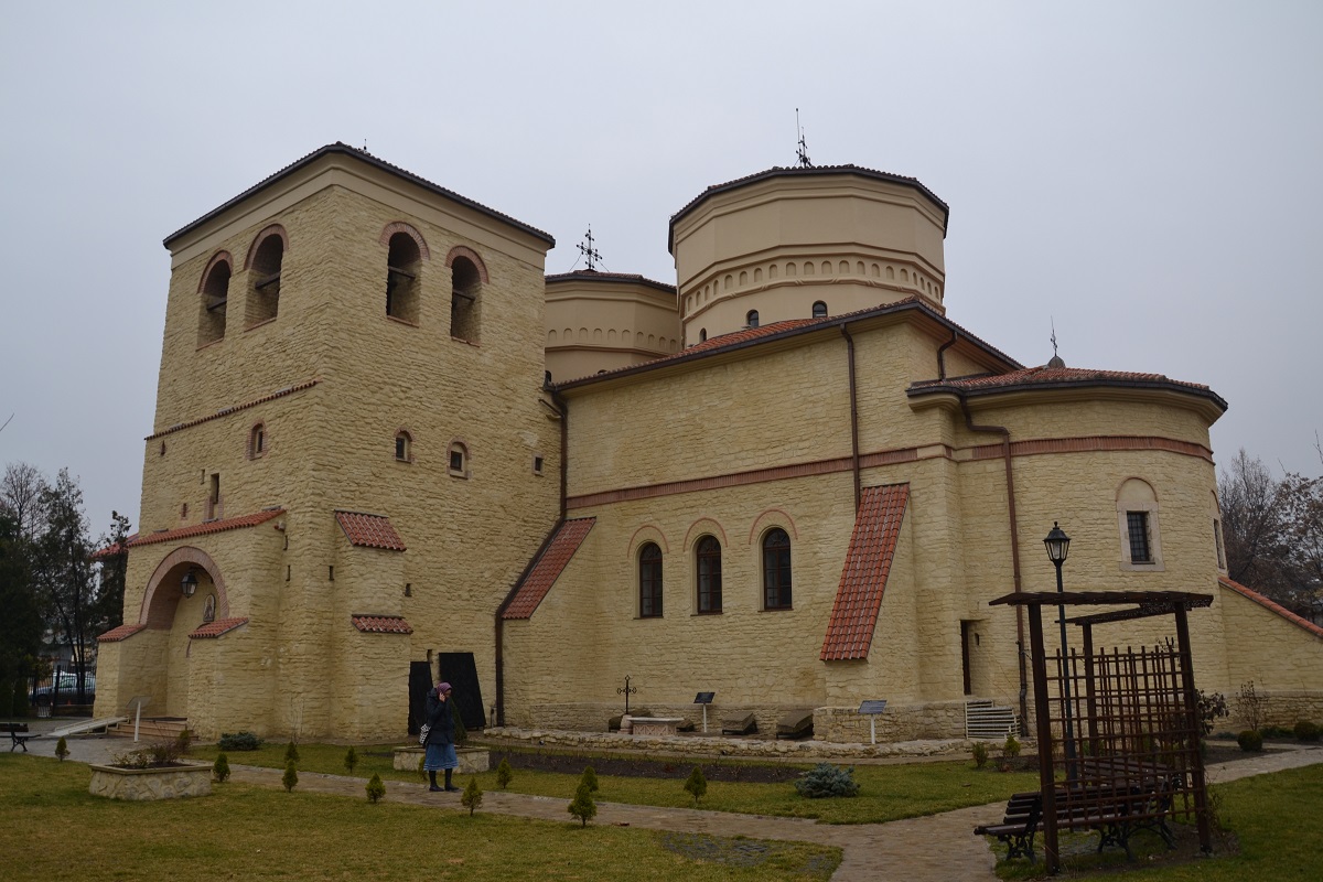 Liturghie arhierească pentru tinerii din ASCOR şi ATOR Liturghie arhierească pentru tinerii din ASCOR şi ATOR