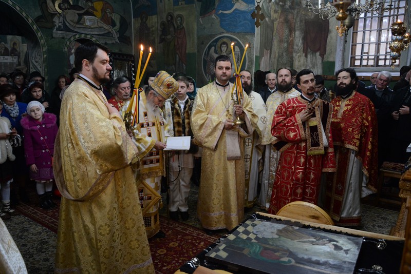 Liturghie arhierească în Parohia Fundu Moldovei