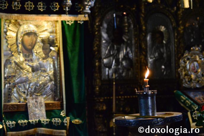 Maica Domnului în colindele populare românești (2)