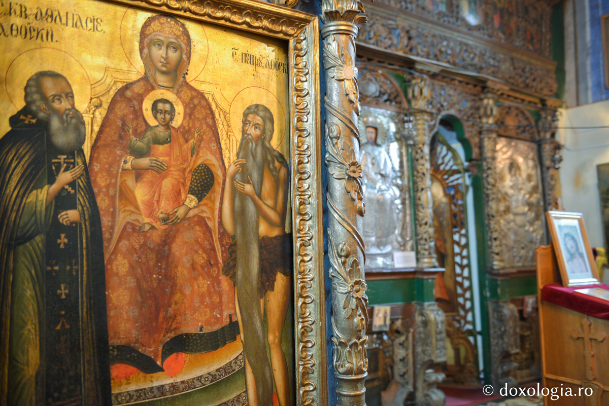 iconostas Maica Domnului