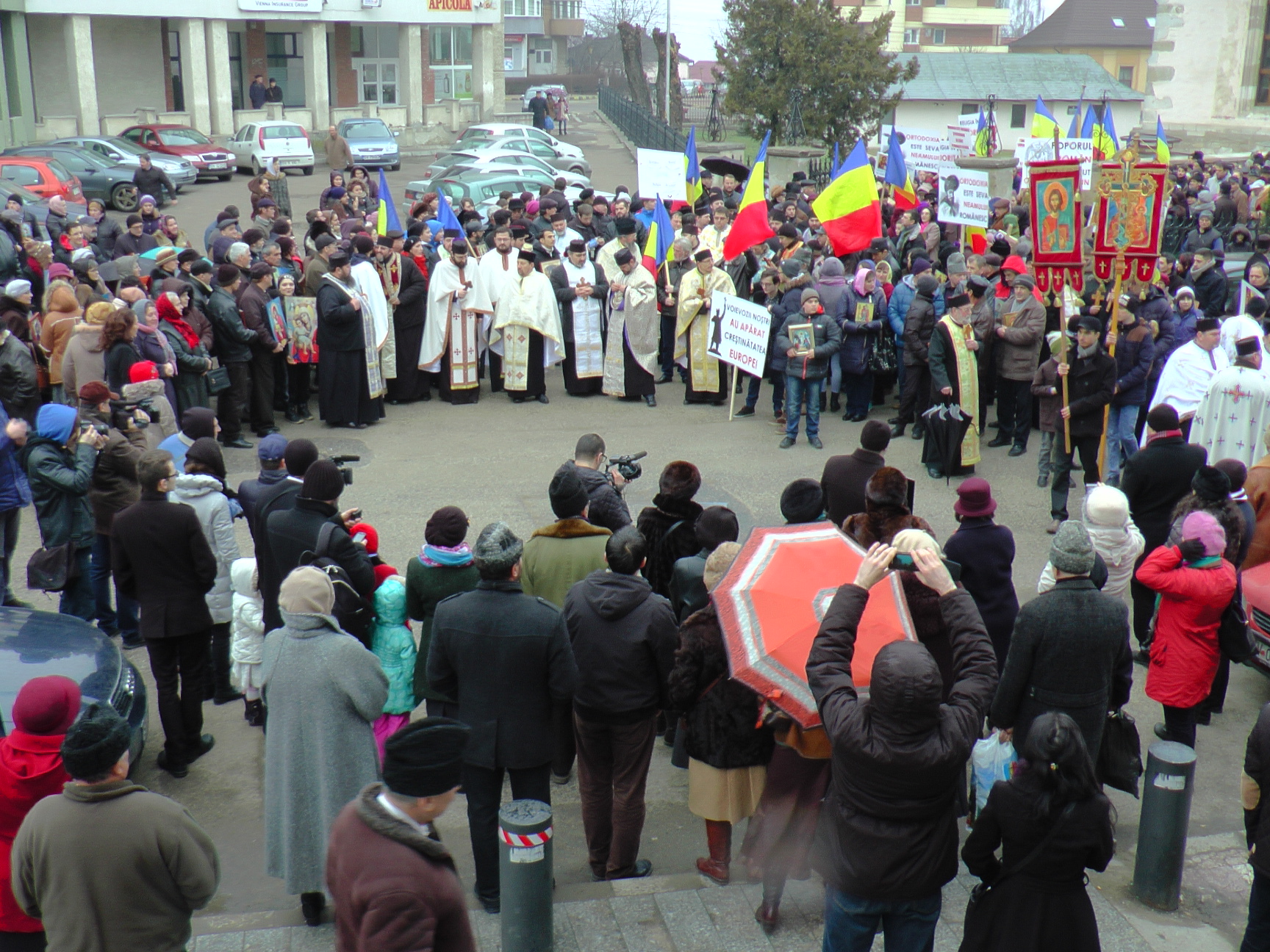 1000 de persoane, la marşul „Religia în şcoală, prioritate naţională“ 1000 de persoane, la marşul „Religia în şcoală, prioritate naţională“