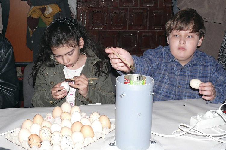 Curs de încondeiat ouă la Biserica Toma Cozma