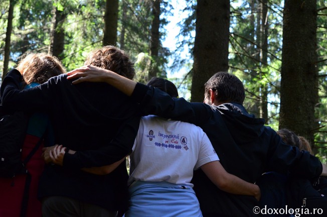 Cum să-l iubeşti pe prietenul tău cu iubire dumnezeiască?