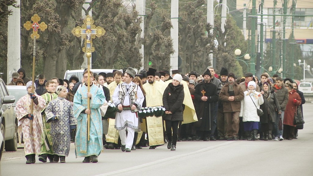 http://www.onestionline.ro Mărturisire de credinţă prin pelerinaj, la Oneşti (GALERIE FOTO)