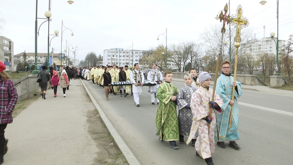 http://www.onestionline.ro Mărturisire de credinţă prin pelerinaj, la Oneşti (GALERIE FOTO)