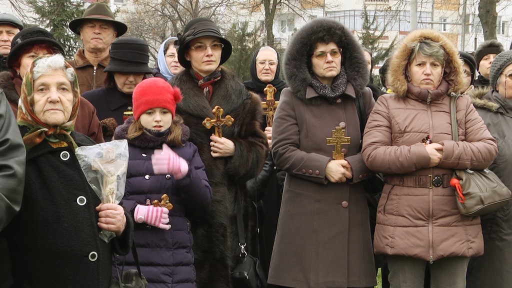 http://www.onestionline.ro Mărturisire de credinţă prin pelerinaj, la Oneşti (GALERIE FOTO)