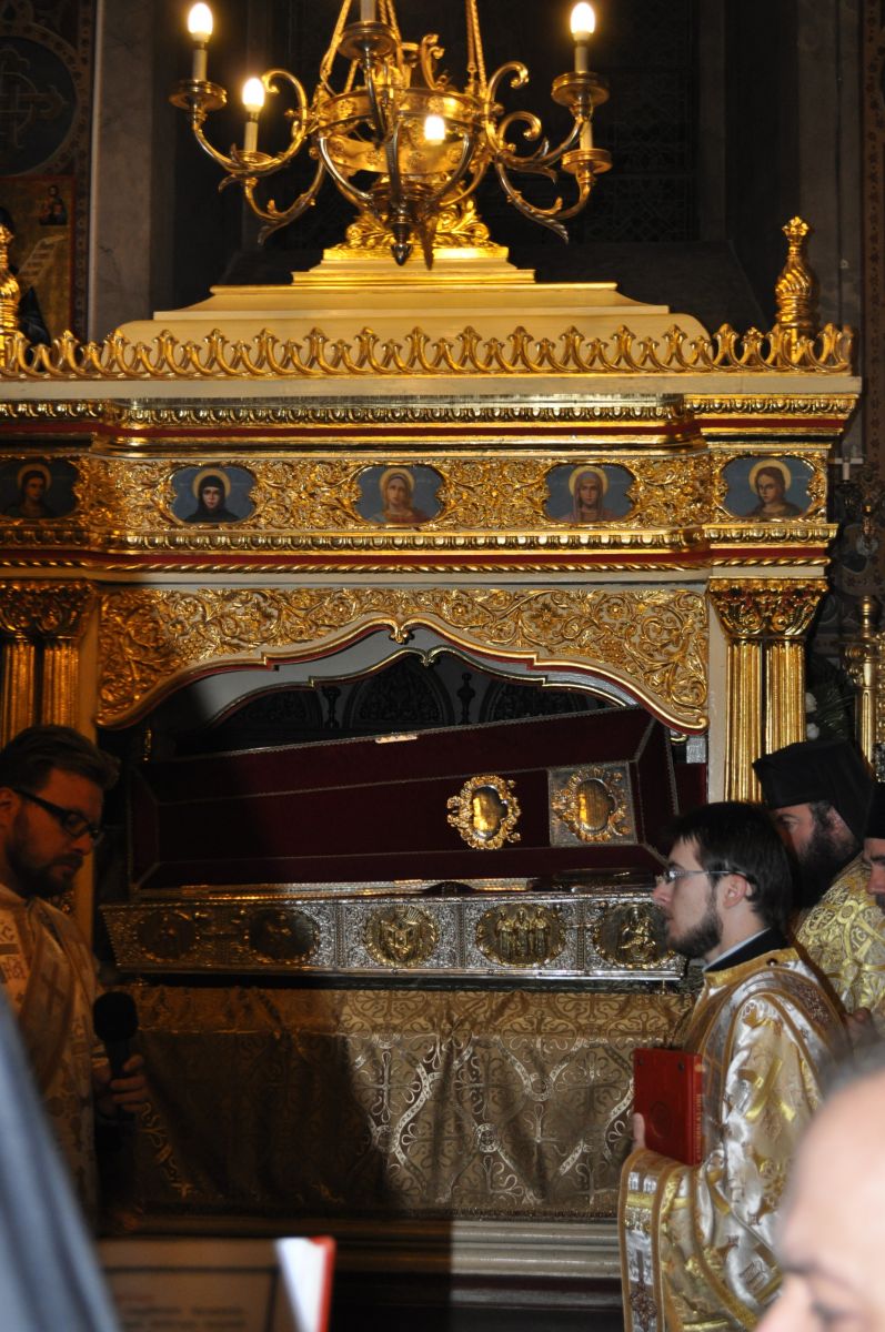 Întâmplări la racla Cuvioasei