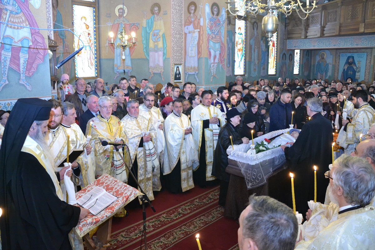 Preoteasa Gabriela Mihaela Timoftescu a fost condusă pe ultimul drum Preoteasa Gabriela Mihaela Timoftescu a fost condusă pe ultimul drum