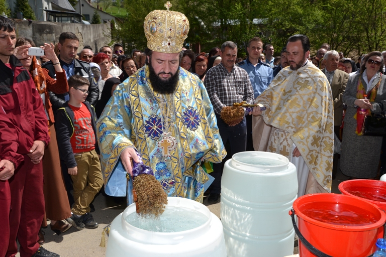 Sărbătoarea Izvorul Tămăduirii la Mănăstirea Vasiova