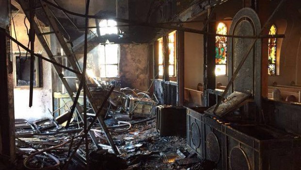 Pronaosul distrus de incendiu Minune în prima zi de Paști: două icoane au rămas neatinse de foc în mijlocul unui incendiu ce a cuprins o biserică din SUA