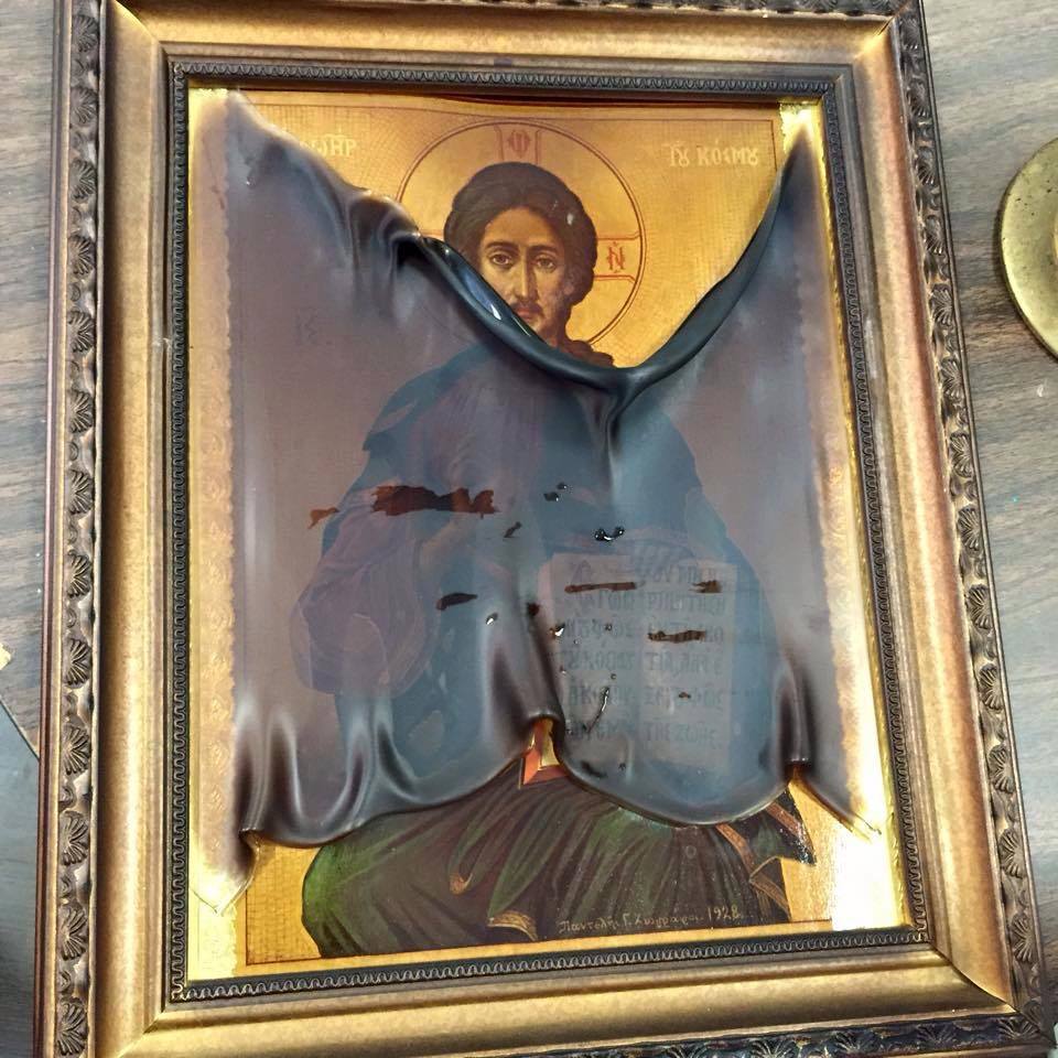 Minune în prima zi de Paști: două icoane au rămas neatinse de foc în mijlocul unui incendiu ce a cuprins o biserică din SUA