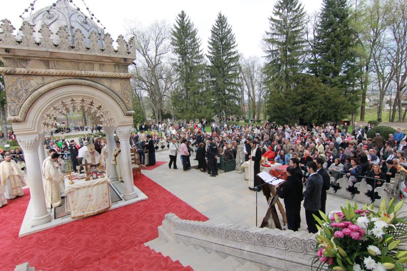 Izvorul Tămăduirii, prăznuit la Catedrala Arhiepiscopală din Curtea de Argeș Izvorul Tămăduirii, prăznuit la Catedrala Arhiepiscopală din Curtea de Argeș