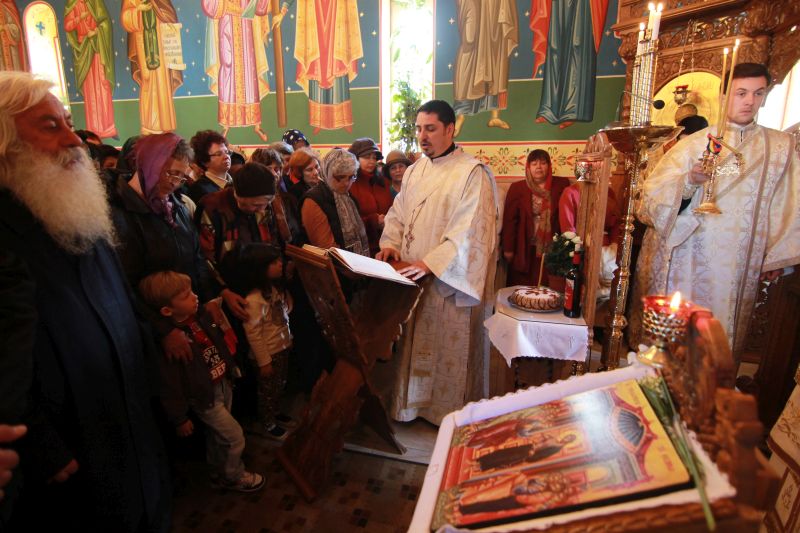 Slujbă arhierească la parohia Sfântul Apostol Toma – municipiul Pitești