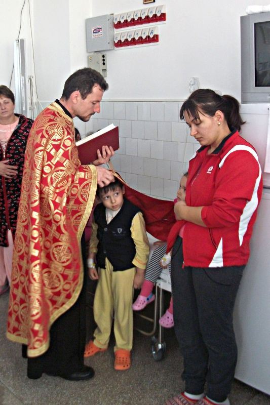 Taina Sfântului Maslu la Spitalul de Pediatrie Pitești