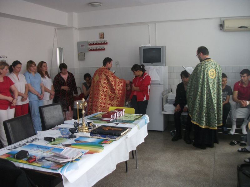 Taina Sfântului Maslu la Spitalul de Pediatrie Pitești