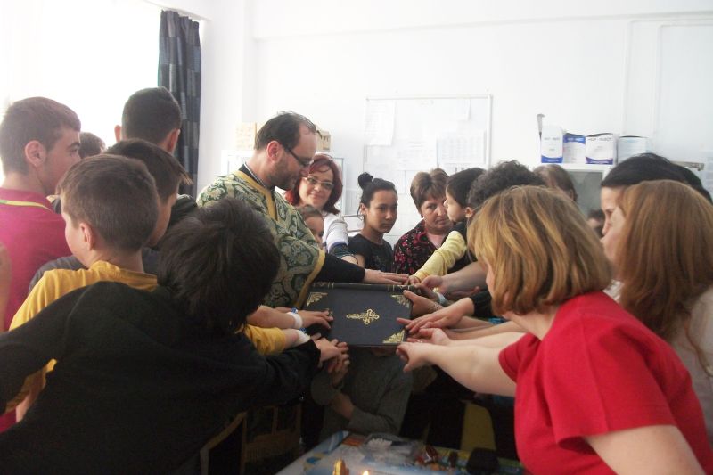 Taina Sfântului Maslu la Spitalul de Pediatrie Pitești Taina Sfântului Maslu la Spitalul de Pediatrie Pitești