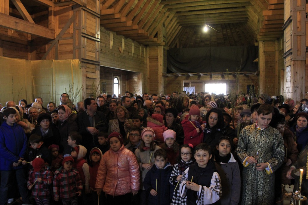 Sărbătoare la Biserica „Intrarea Domnului în Ierusalim“ din Bacău