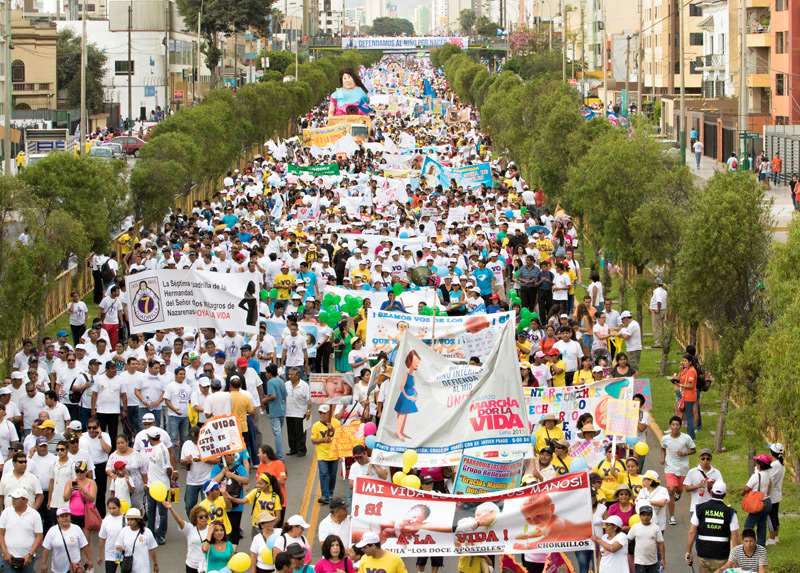 Peste 500.000 de persoane au strigat „DA” VIEȚII în Lima