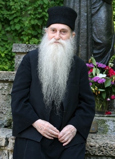 Ce puteți spune despre cei care merg și la Biserica Ortodoxă și la alte confesiuni?