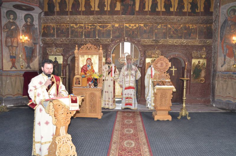 Slujire arhierească la Strehaia