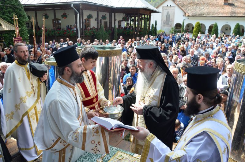 Praznicul Izvorului Tămăduirii la mănăstirea Lainici