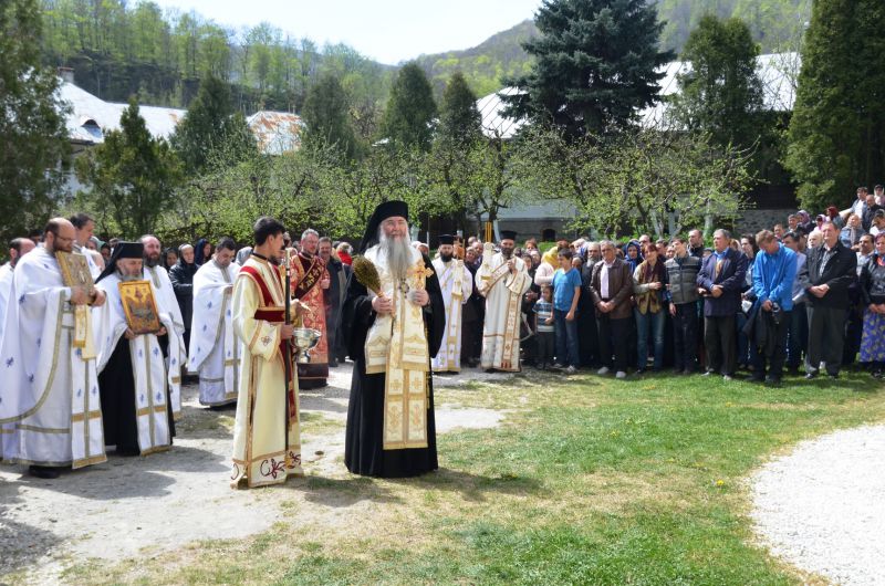 Praznicul Izvorului Tămăduirii la mănăstirea Lainici