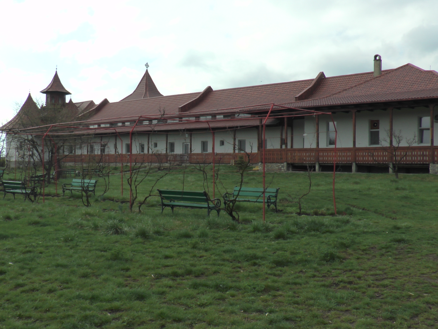 „Viața nu se sfârșește la marginea mormântului”