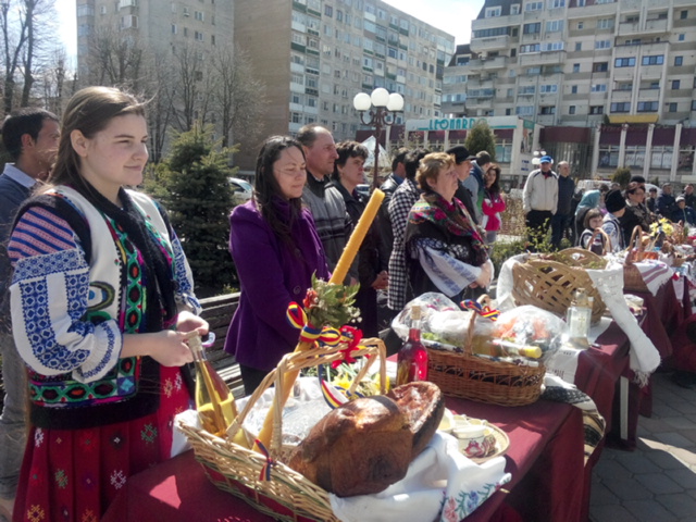 Concursul-expoziție „Coşuri tradiţionale de Paşti“, la Paşcani