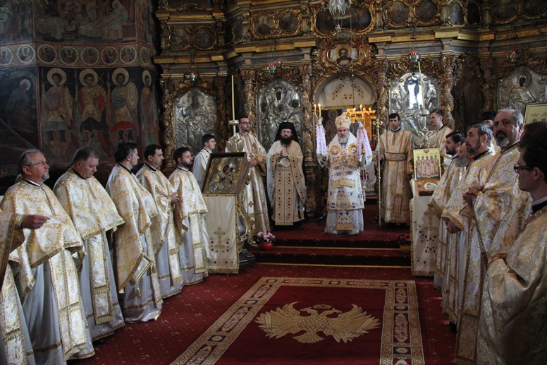 Pomenirea Sfântului Ierarh Pahomie la catedrala din Roman