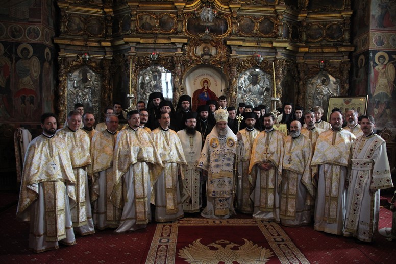 Pomenirea Sfântului Ierarh Pahomie la catedrala din Roman