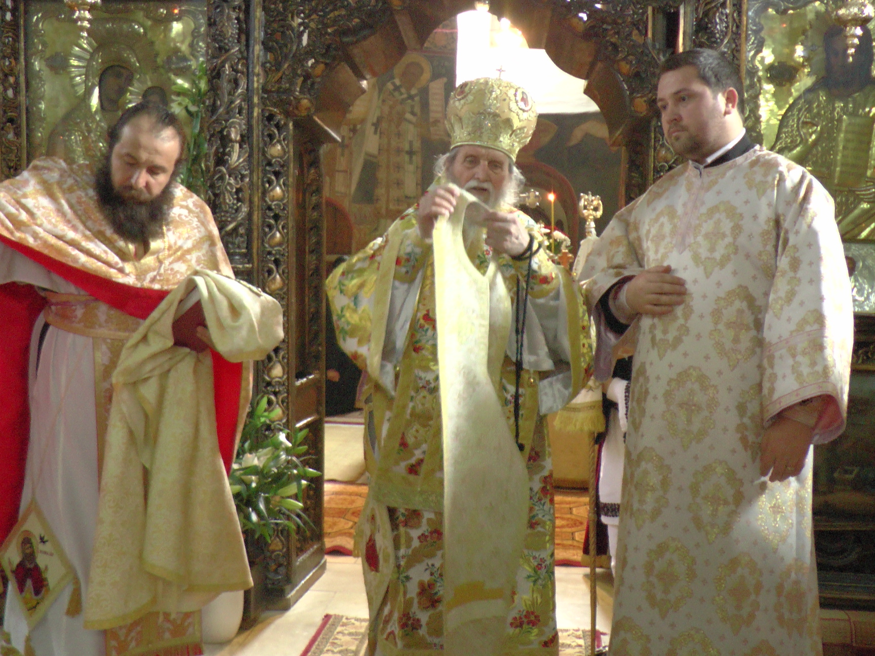 Floriile la Mănăstirea Sfântul Ioan cel Nou  din Suceava