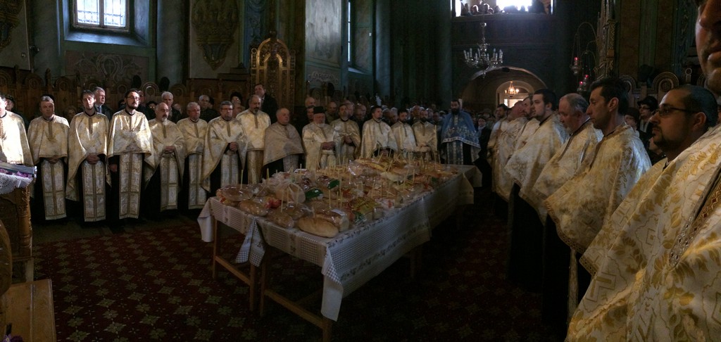 Zi de sărbătoare la Biserica "Sfântul Gheorghe" din Roman Zi de sărbătoare la Biserica "Sfântul Gheorghe" din Roman