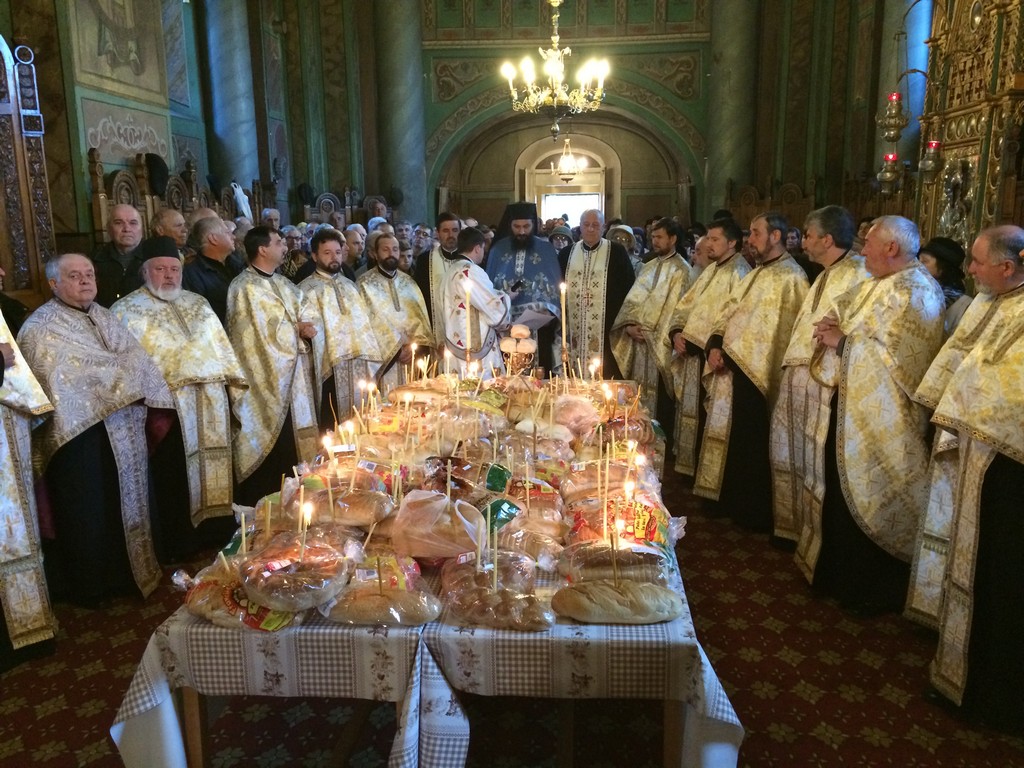 Zi de sărbătoare la Biserica "Sfântul Gheorghe" din Roman Zi de sărbătoare la Biserica "Sfântul Gheorghe" din Roman