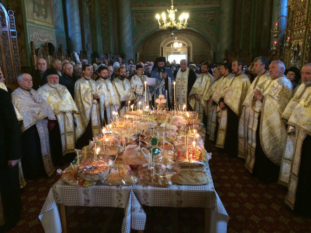 Zi de sărbătoare la Biserica "Sfântul Gheorghe" din Roman Zi de sărbătoare la Biserica "Sfântul Gheorghe" din Roman