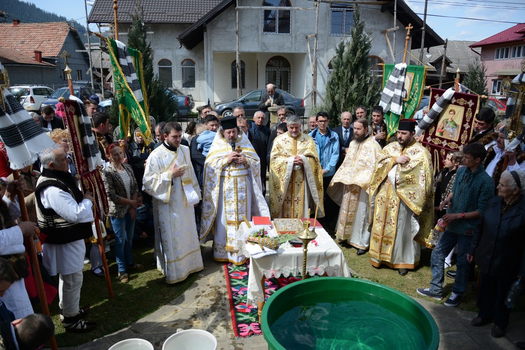 Sărbătoarea bisericii de la Izvorul Alb