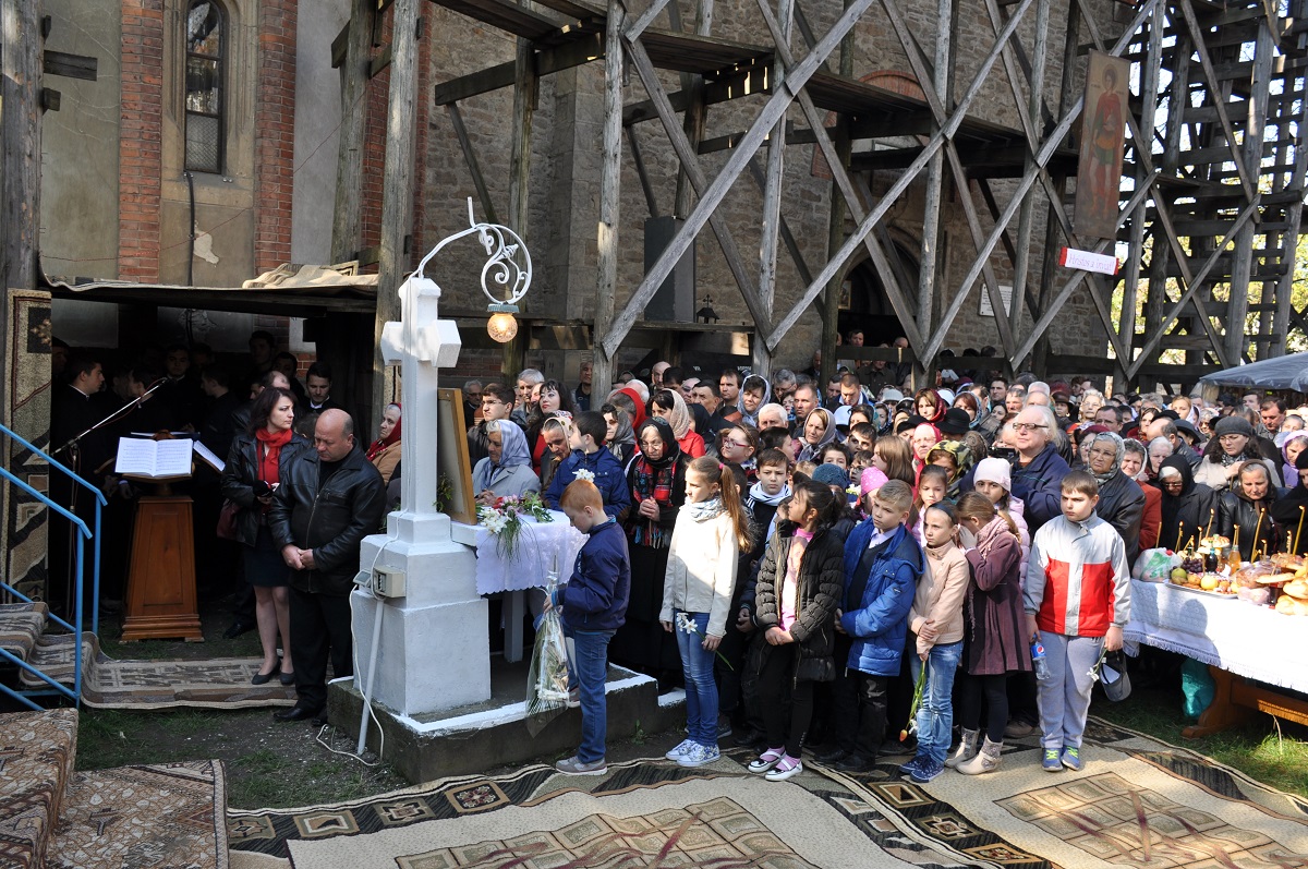 Mii de credincioși botoșăneni l-au cinstit pe Sfântul Mare Mucenic Gheorghe