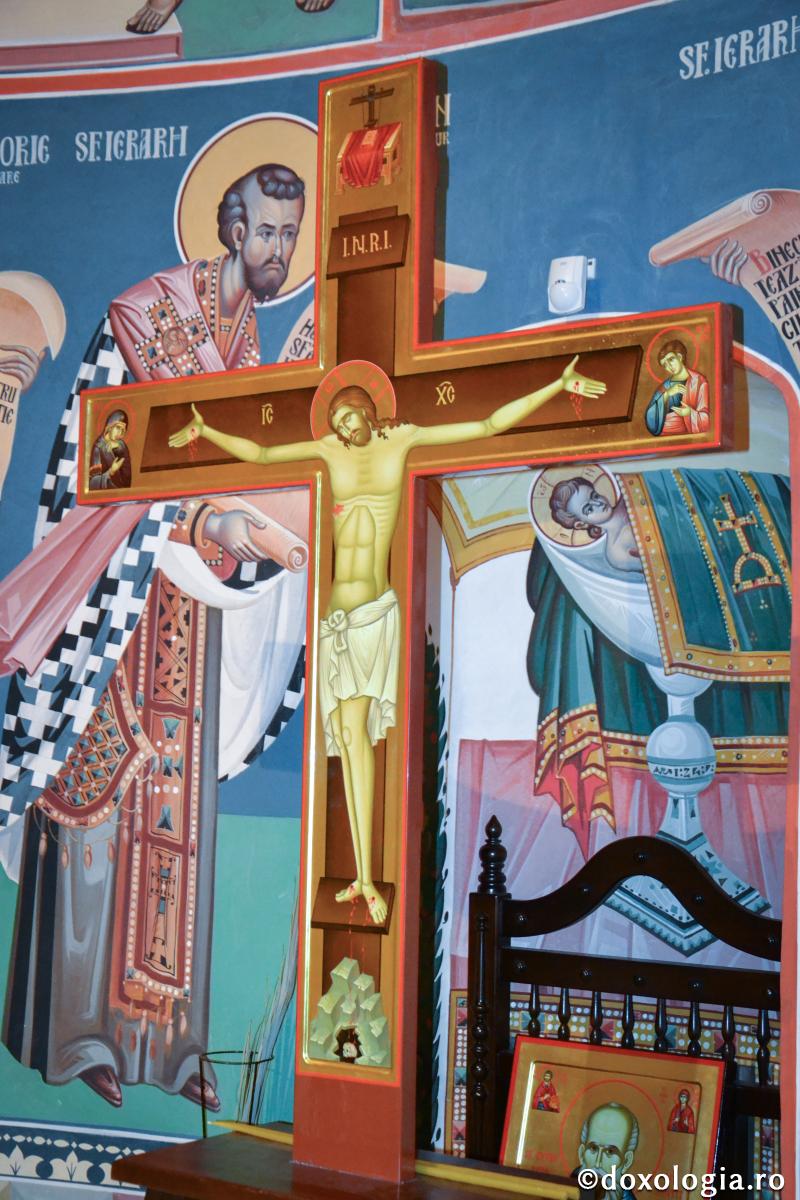 Hristos nu s-a urcat întâmplător pe Cruce