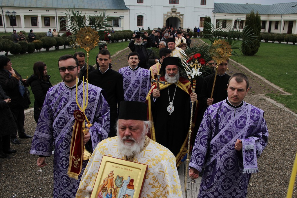 Procesiune la Catedrala Arhiepiscopală din Roman